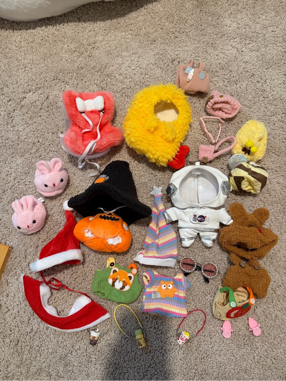 Popmart Labubu Bundle with Accesories - Picture 2 of 2
